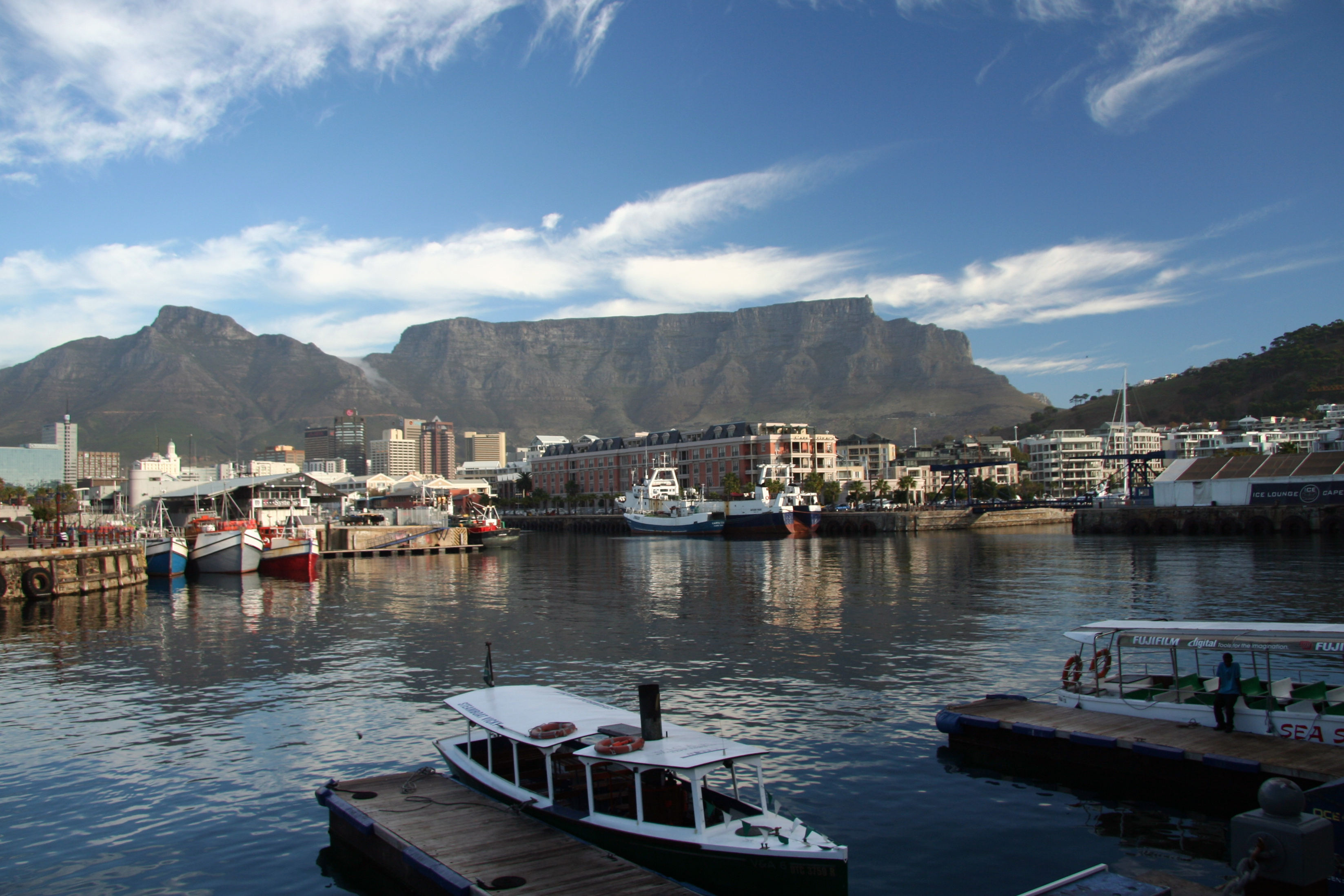 https://d3r8gwkgo0io6y.cloudfront.net/upload/V & A waterfront.jpg